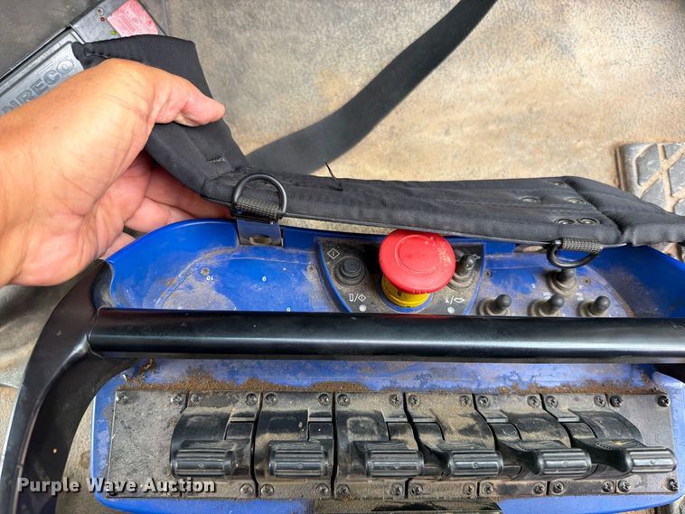 image for item EO8731 2004 Sterling L9500 crane truck