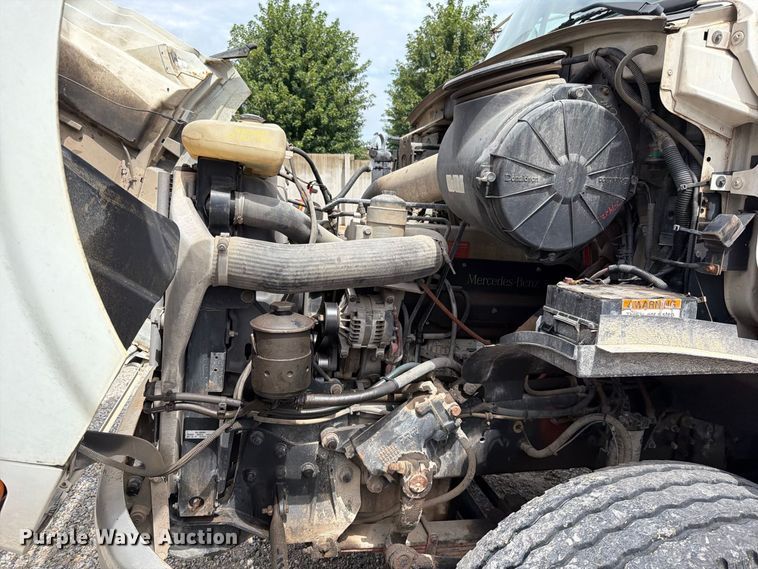image for item EO8731 2004 Sterling L9500 crane truck
