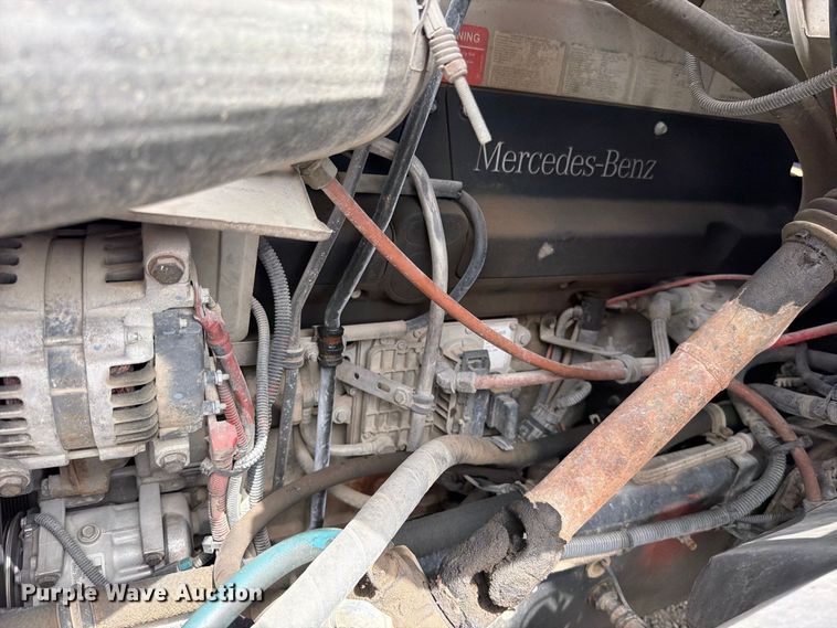 image for item EO8731 2004 Sterling L9500 crane truck