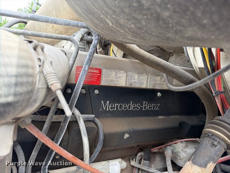 image for item EO8731 2004 Sterling L9500 crane truck