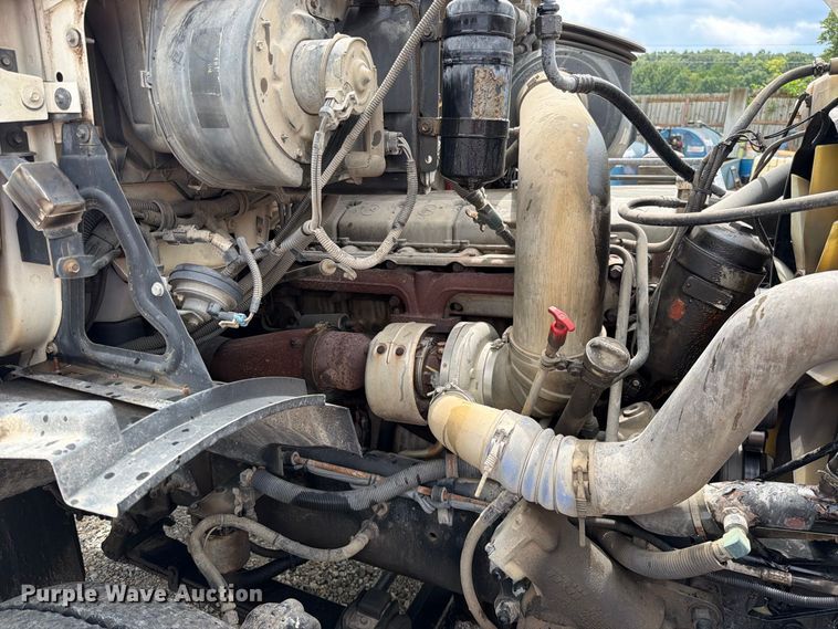 image for item EO8731 2004 Sterling L9500 crane truck