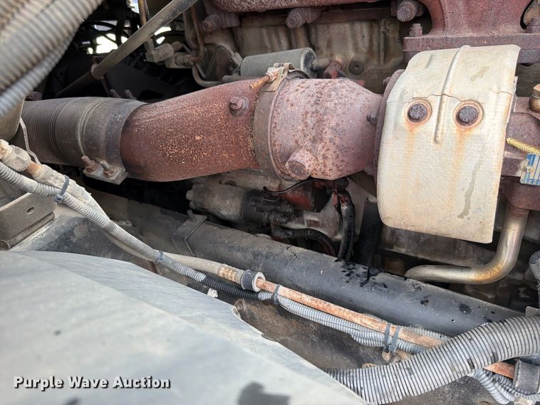 image for item EO8731 2004 Sterling L9500 crane truck