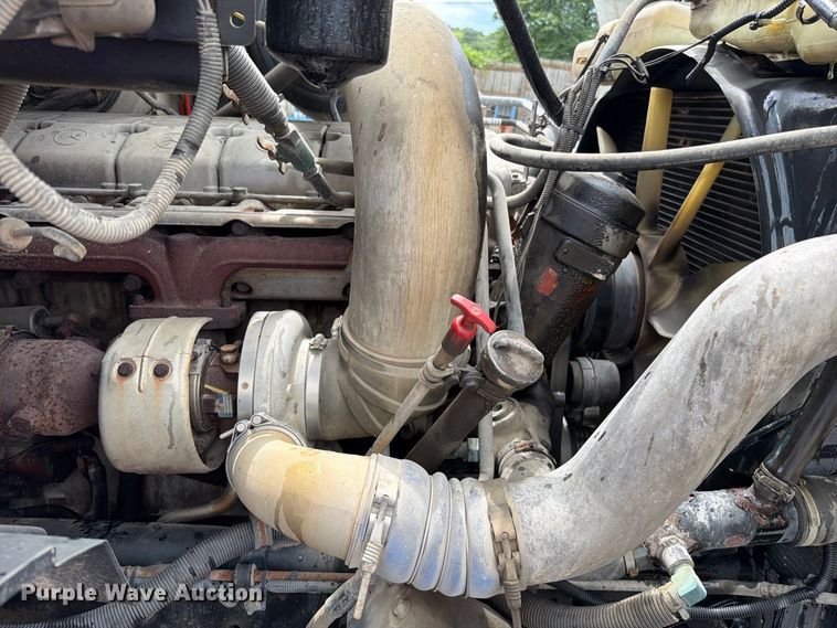 image for item EO8731 2004 Sterling L9500 crane truck
