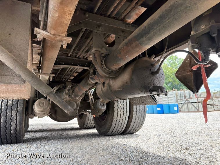 image for item EO8731 2004 Sterling L9500 crane truck