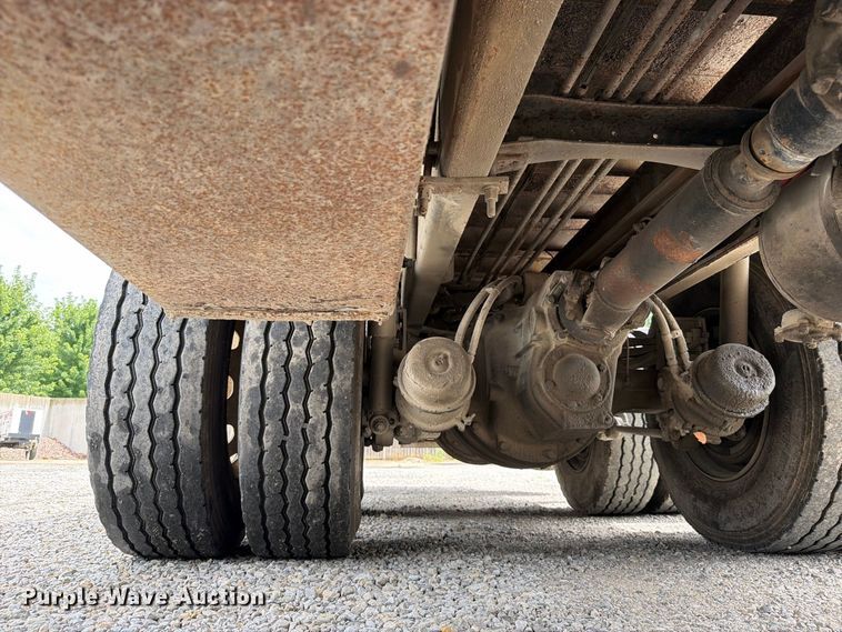 image for item EO8731 2004 Sterling L9500 crane truck