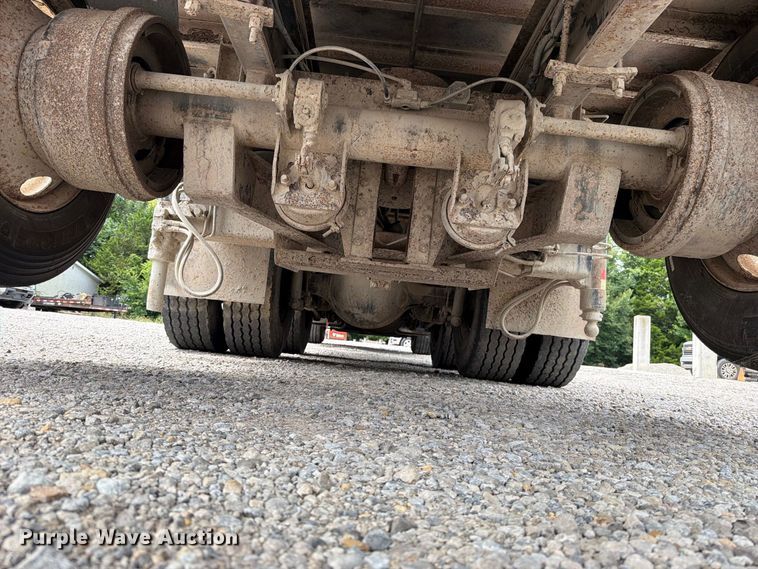 image for item EO8731 2004 Sterling L9500 crane truck