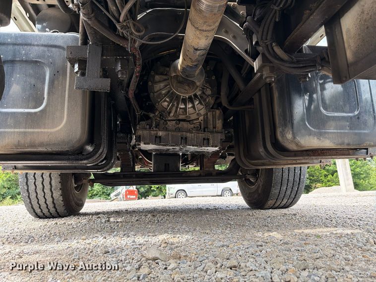 image for item EO8731 2004 Sterling L9500 crane truck