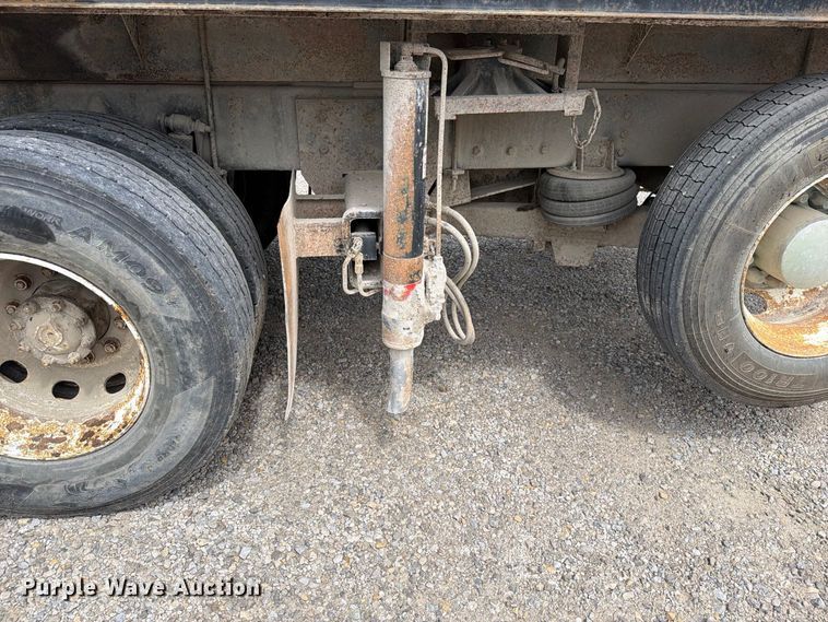 image for item EO8731 2004 Sterling L9500 crane truck