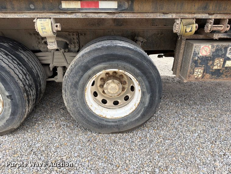 image for item EO8731 2004 Sterling L9500 crane truck