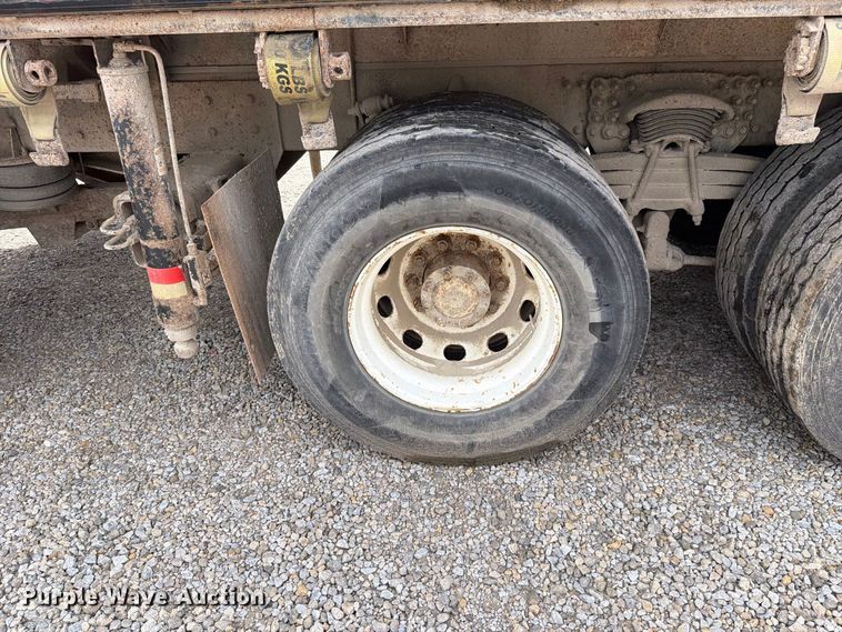 image for item EO8731 2004 Sterling L9500 crane truck