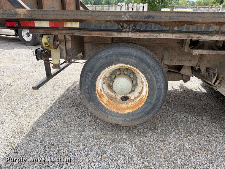 image for item EO8731 2004 Sterling L9500 crane truck