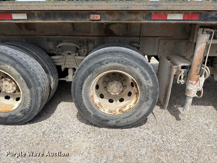 image for item EO8731 2004 Sterling L9500 crane truck