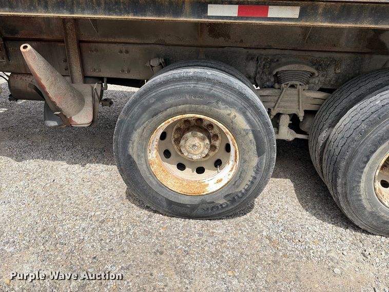 image for item EO8731 2004 Sterling L9500 crane truck
