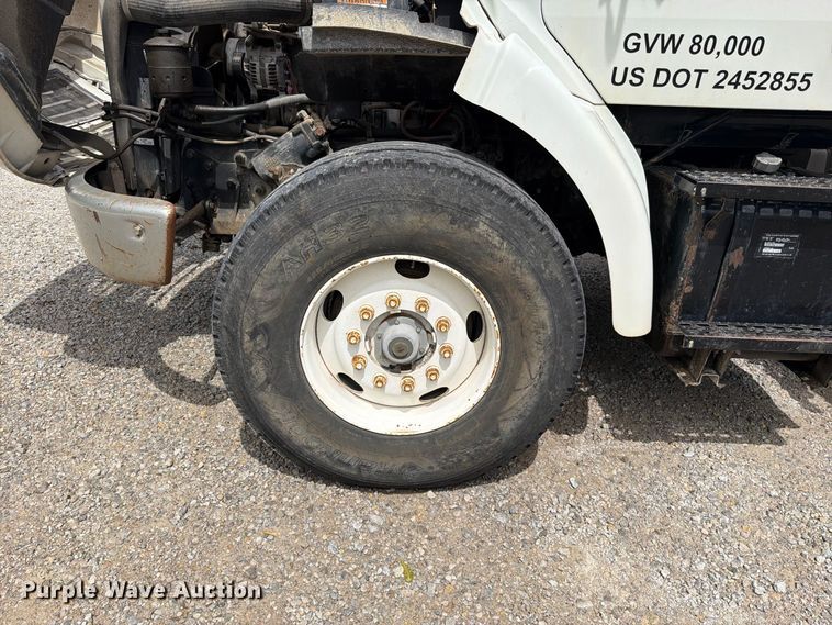 image for item EO8731 2004 Sterling L9500 crane truck