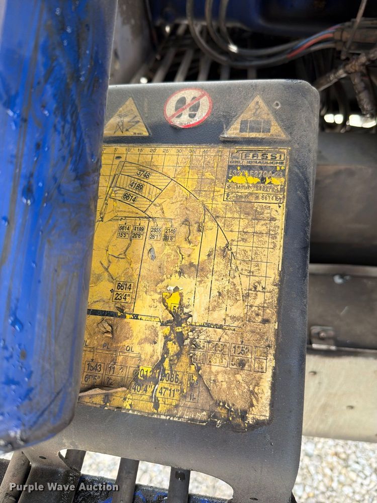 image for item EO8731 2004 Sterling L9500 crane truck