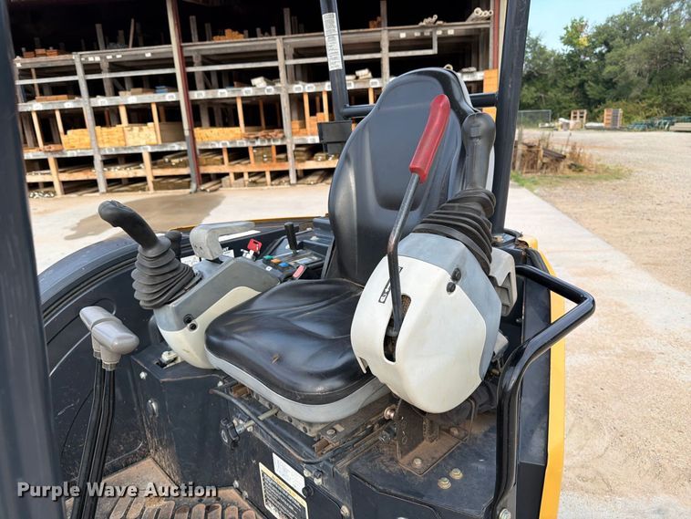 image for item EP7531 2017 John Deere 26G Mini excavator