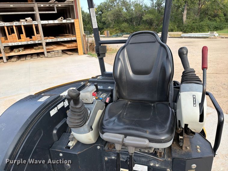 image for item EP7531 2017 John Deere 26G Mini excavator