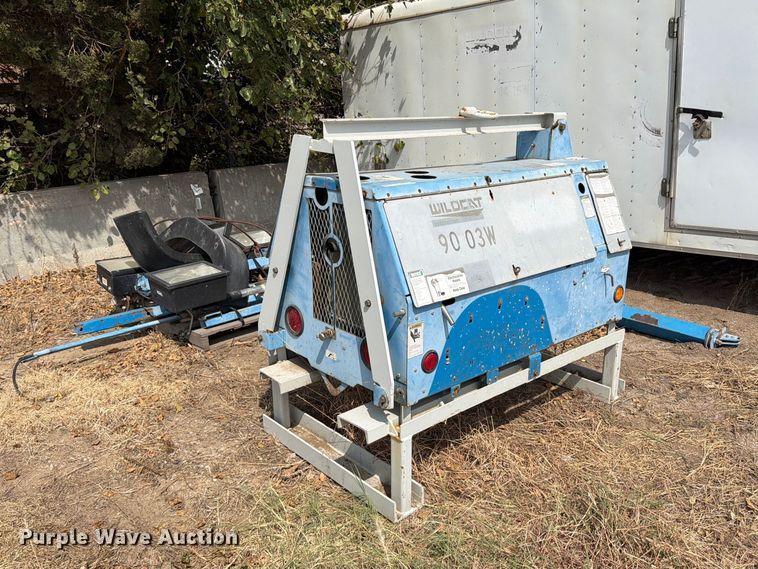 image for item EP7542 2006 Genie TML-4000N light plant
