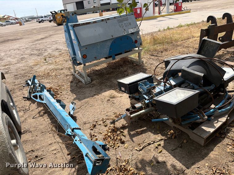 image for item EP7542 2006 Genie TML-4000N light plant
