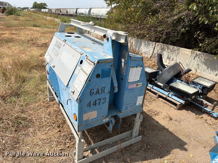 image for item EP7542 2006 Genie TML-4000N light plant