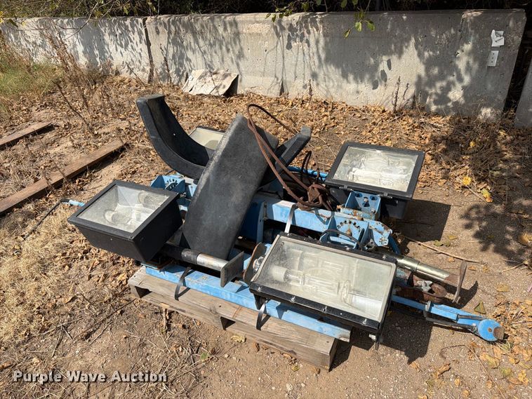 image for item EP7542 2006 Genie TML-4000N light plant