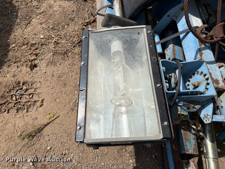 image for item EP7542 2006 Genie TML-4000N light plant