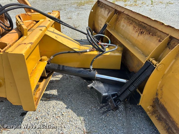 image for item ER3253 1996 Case 570 LXT landscape tractor