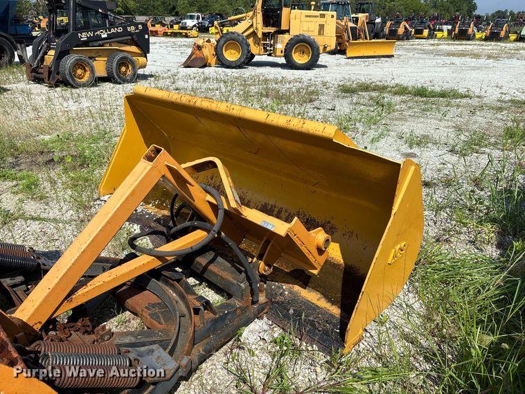 image for item ER3253 1996 Case 570 LXT landscape tractor