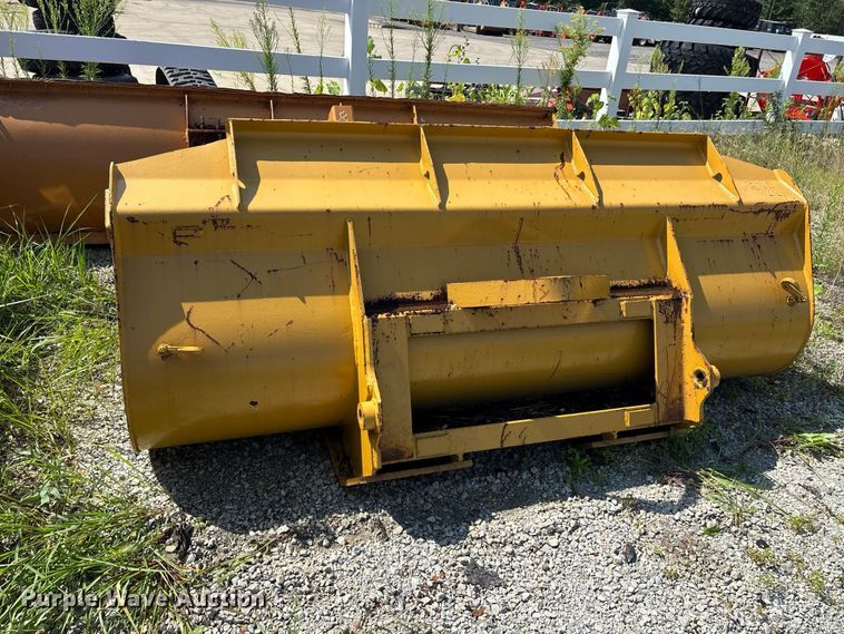 image for item ER3253 1996 Case 570 LXT landscape tractor