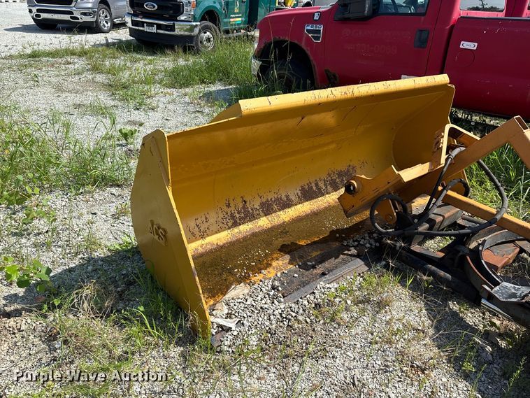image for item ER3253 1996 Case 570 LXT landscape tractor