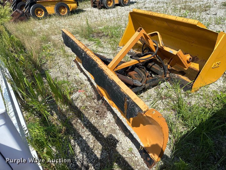image for item ER3253 1996 Case 570 LXT landscape tractor