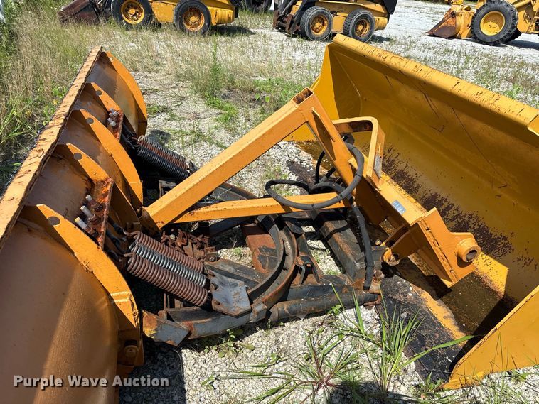 image for item ER3253 1996 Case 570 LXT landscape tractor