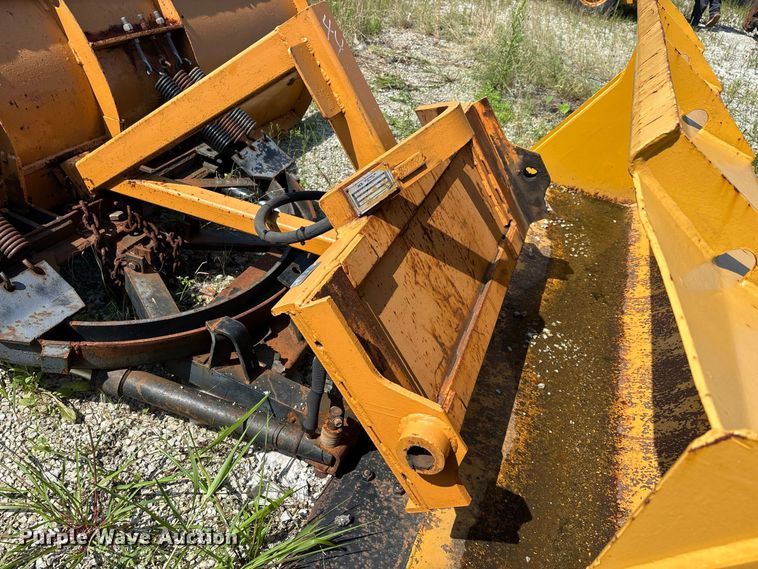 image for item ER3253 1996 Case 570 LXT landscape tractor