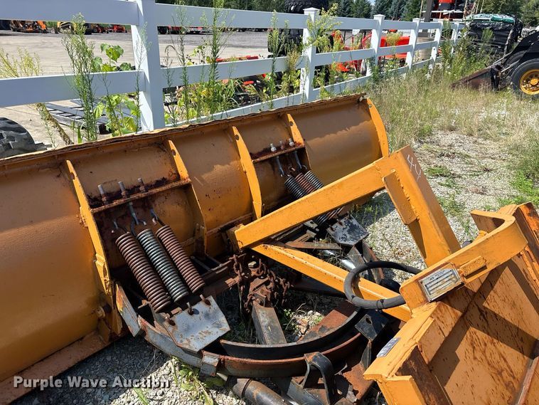 image for item ER3253 1996 Case 570 LXT landscape tractor