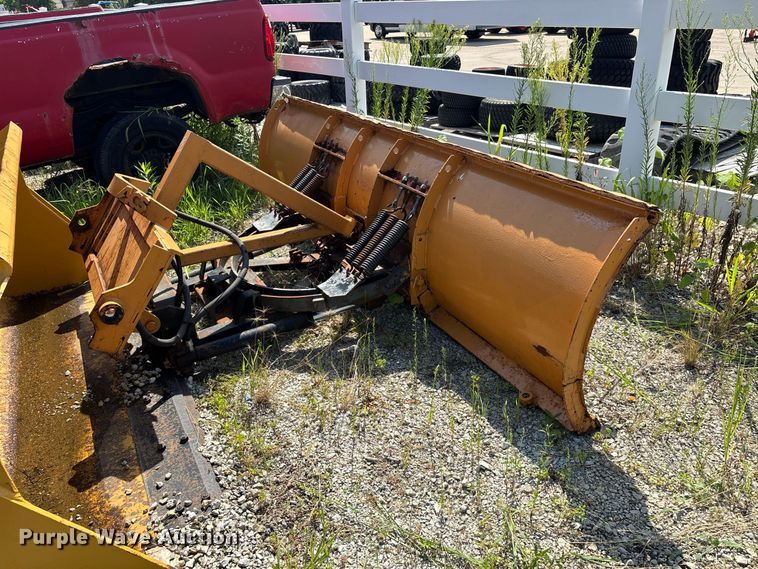 image for item ER3253 1996 Case 570 LXT landscape tractor