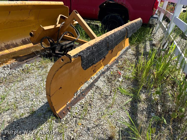 image for item ER3253 1996 Case 570 LXT landscape tractor