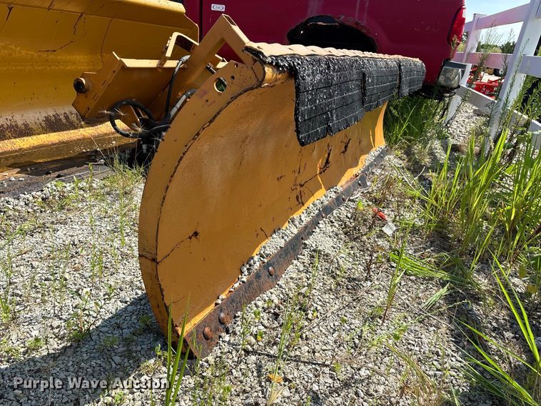 image for item ER3253 1996 Case 570 LXT landscape tractor