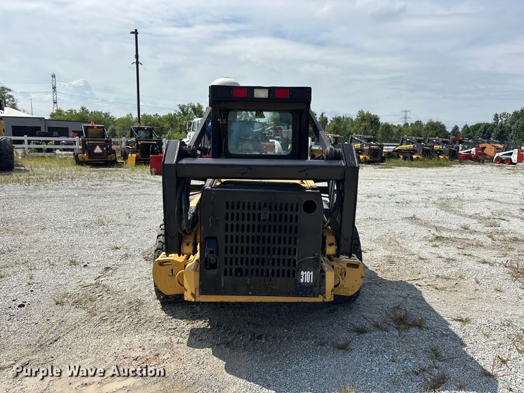 image for item ER3255 New Holland LX 865 Turbo skid steer loader