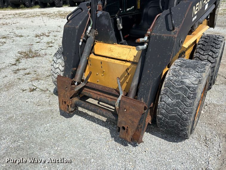 image for item ER3255 New Holland LX 865 Turbo skid steer loader