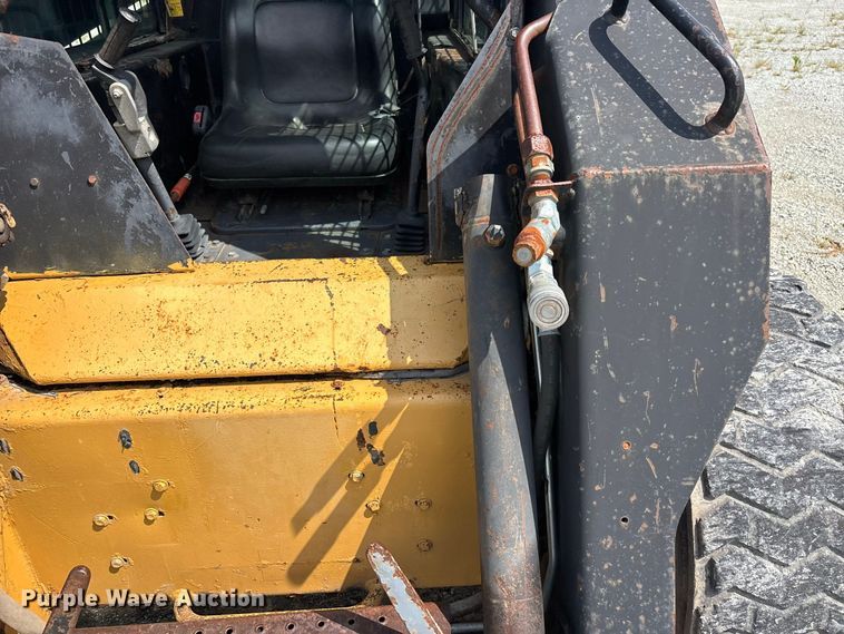 image for item ER3255 New Holland LX 865 Turbo skid steer loader