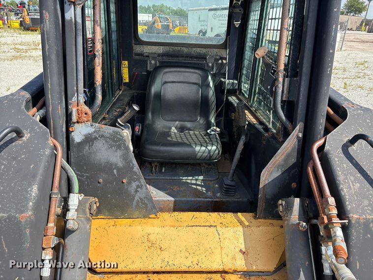 image for item ER3255 New Holland LX 865 Turbo skid steer loader