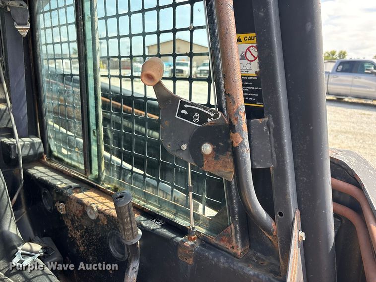 image for item ER3255 New Holland LX 865 Turbo skid steer loader