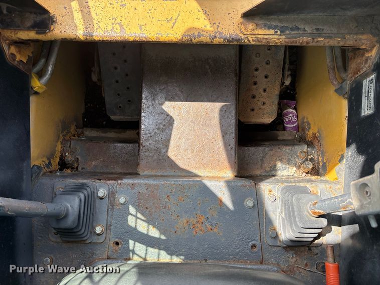 image for item ER3255 New Holland LX 865 Turbo skid steer loader