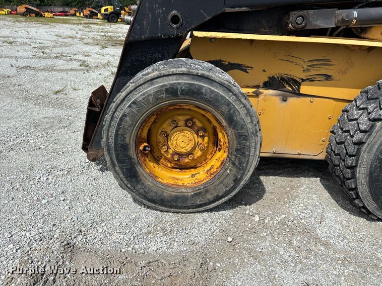 image for item ER3255 New Holland LX 865 Turbo skid steer loader