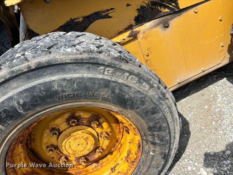 image for item ER3255 New Holland LX 865 Turbo skid steer loader