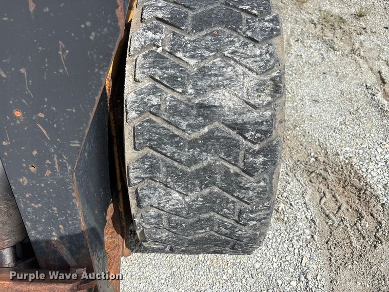 image for item ER3255 New Holland LX 865 Turbo skid steer loader
