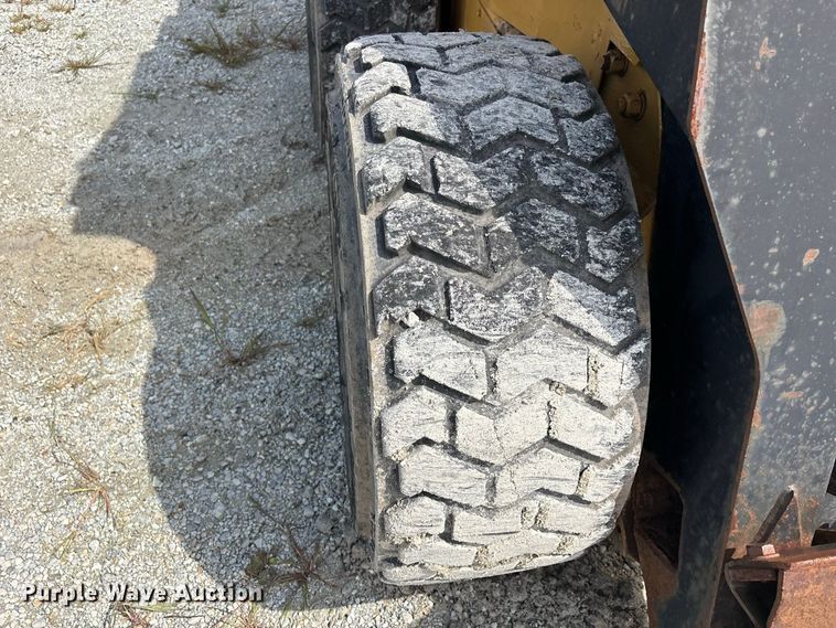 image for item ER3255 New Holland LX 865 Turbo skid steer loader
