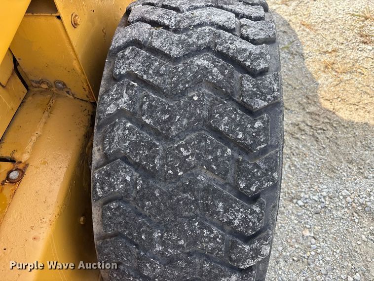 image for item ER3255 New Holland LX 865 Turbo skid steer loader