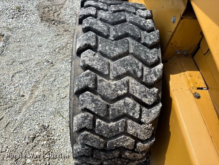 image for item ER3255 New Holland LX 865 Turbo skid steer loader