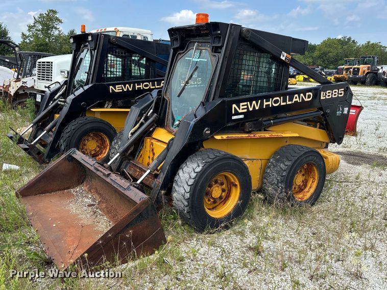 1996 New Holland LX 885 skid steer loader